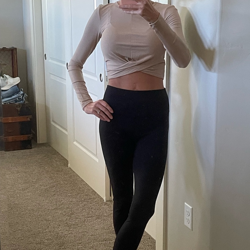 NWT Vuori top 🔥 - Picture 2 of 9